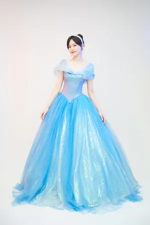 唐嫣性感妩媚吊带裙写真_1
