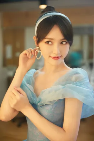 唐嫣露肩长裙甜美可爱写真图片_4