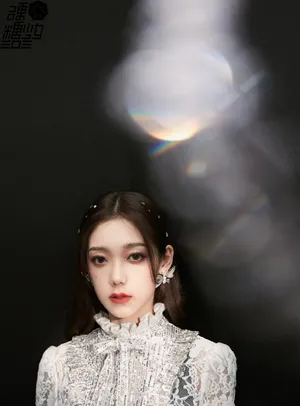 希林娜依高复古珍珠蕾丝裙性感写真图片_6