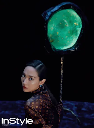 王霏霏性感妩媚时尚写真大片_11