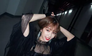 虞书欣字母黑丝袜妩媚性感写真图片_3