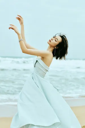 李纯抹胸礼服性感写真图片_3