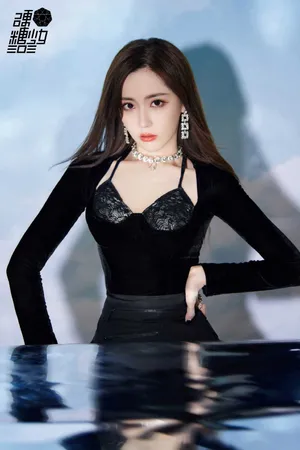 硬糖少女蓝色镜面反转大片