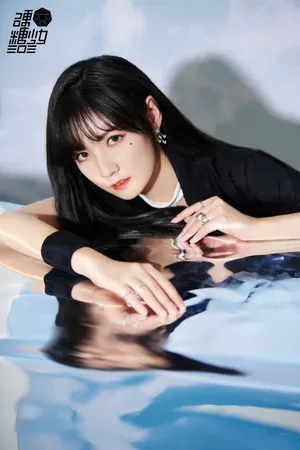 硬糖少女蓝色镜面反转大片_3