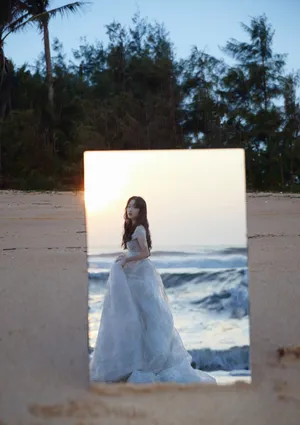 邓恩熙星光长裙性感写真图片