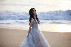 邓恩熙星光长裙性感写真图片_4