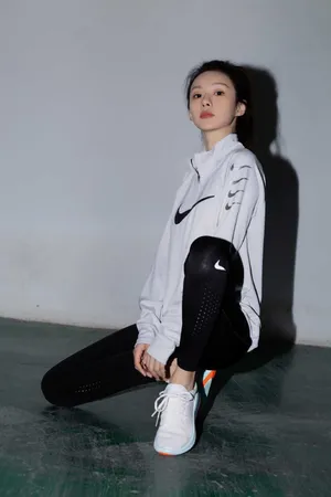 郑合惠子甜酷运动风写真图片_3