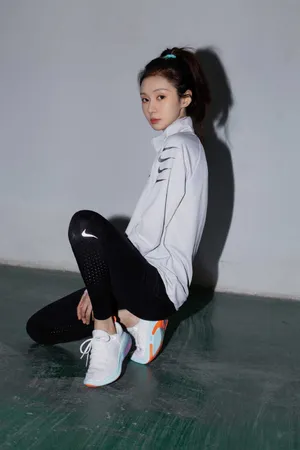 郑合惠子甜酷运动风写真图片_4
