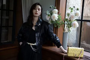 刘诗诗黑色皮衣典雅性感写真图片
