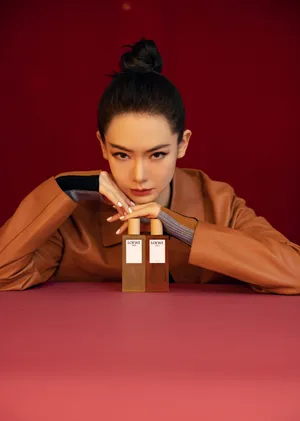 戚薇棕色皮衣时尚写真图片_4