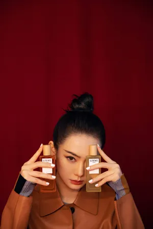 戚薇棕色皮衣时尚写真图片_6
