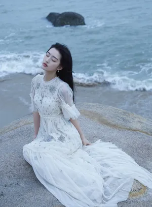 邓恩熙性感白裙海边写真图片_4