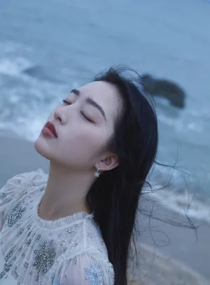 邓恩熙性感白裙海边写真图片_6