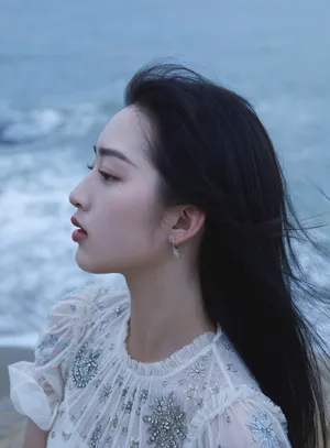 邓恩熙性感白裙海边写真图片_8