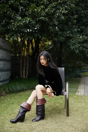 美女明星孙千丝绒连衣裙优雅性感写真_5