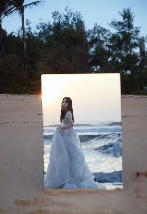 性感美女邓恩熙星光长裙迷人写真_3