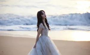性感美女邓恩熙星光长裙迷人写真_6