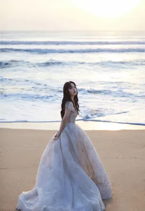 性感美女邓恩熙星光长裙迷人写真_8