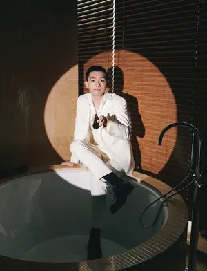 智族GQ帅哥明星李现写真图片_7