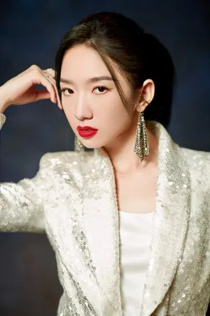 孟美岐金光闪闪性感诱惑写真图片_6
