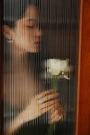 优雅女神欧阳娜娜绿裙开叉性感写真_7