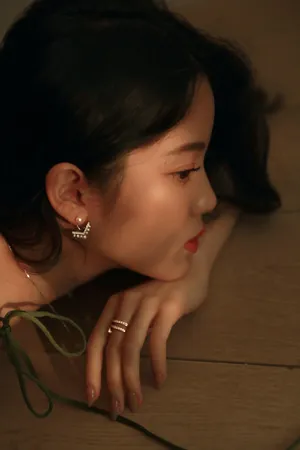优雅女神欧阳娜娜绿裙开叉性感写真_8