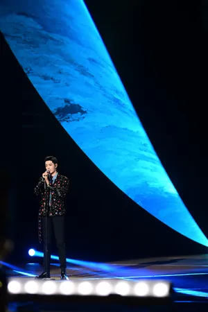 X玖少年团肖战帅气图片写真_5