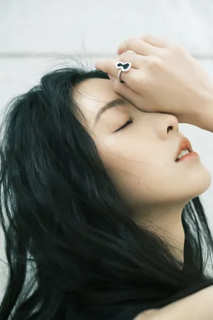 陈都灵黑色长裙优雅写真图片_7