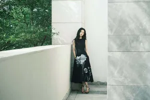 陈都灵黑色长裙优雅写真图片_14