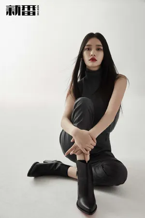 林允黑长直冷艳性感写真图片_7