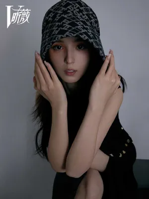 哈妮克孜花朵妆灵动写真图片_1