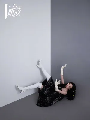 哈妮克孜花朵妆灵动写真图片_2