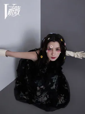 哈妮克孜花朵妆灵动写真图片_7