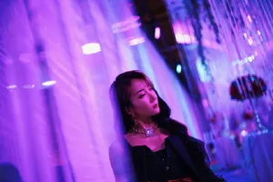 乃万性感黑色吊带裙妩媚优雅写真_2