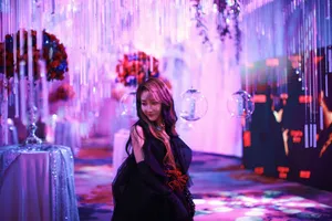 乃万性感黑色吊带裙妩媚优雅写真_9
