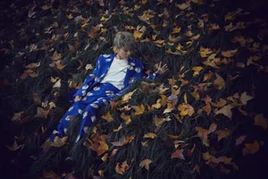 刘雨昕蓝色印花西装时尚写真图片