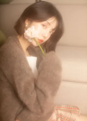 李溪芮性感格纹短裙写真图片_3