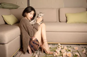 李溪芮性感格纹短裙写真图片_13