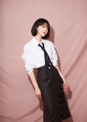 李溪芮爱心开叉裙甜美写真图片_7
