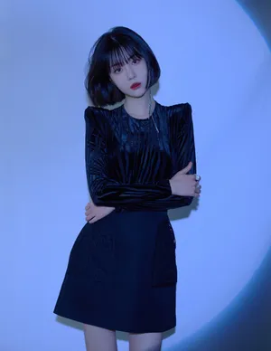 李溪芮性感甜酷黑裙写真图片_3