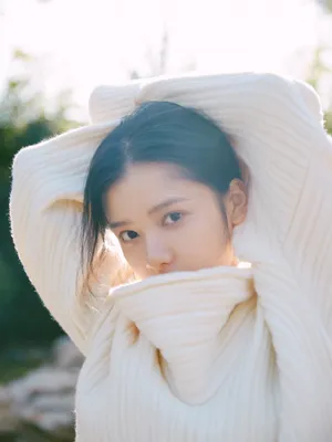 张婧仪白色毛衣清秀写真图片_1