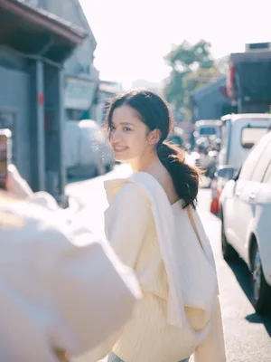 张婧仪白色毛衣清秀写真图片_3