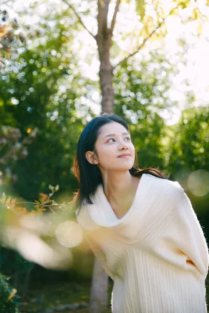 张婧仪白色毛衣清秀写真图片_4