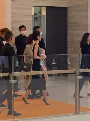 唐艺昕小礼服端庄秀雅活动照图片_5