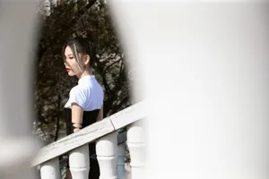 宋妍霏性感牛仔短裙写真图片_2