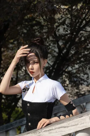 宋妍霏性感牛仔短裙写真图片_12