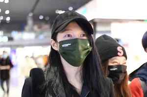关晓彤西装叠穿美腿纤细修长机场照图片