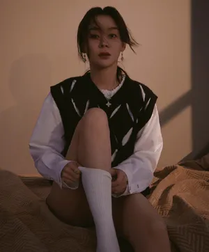 袁姗姗时尚性感黑白写真图片