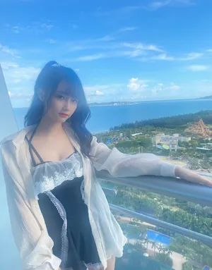 性感美女明星宋昕冉黑丝吊带裙撩人写真_2