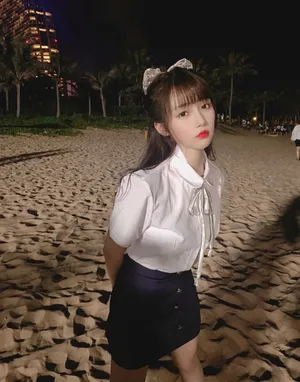 性感美女明星宋昕冉黑丝吊带裙撩人写真_4